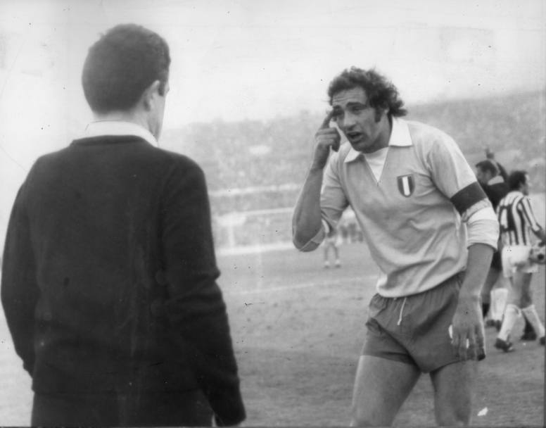 Subito dopo Balotelli, c&#39; Giorgio Chinaglia: undicesimo posto. Bandiera della Lazio che nel 1976 vinse lo scudetto con Maestrelli in panchina, Chinaglia era noto anche per il suo carattere molto impulsivo. 